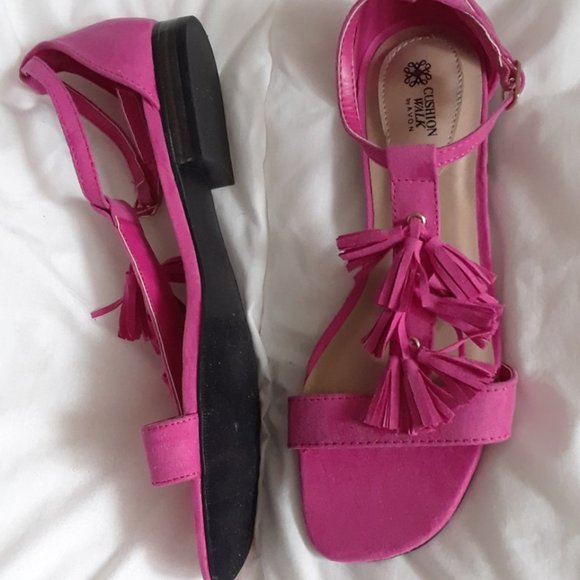 2 for 36.00 Sandals Cushion Walk by Avon Size 8 - Picture 2 of 2